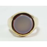 A banded agate gentleman's signet ring, Birmingham 2000, mounted in 9ct gold, approx size R/S,