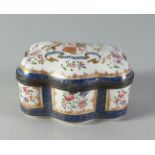 A Sampson porcelain box, 19th century, decorated in the Chinese taste, with Armorial's to the lid,