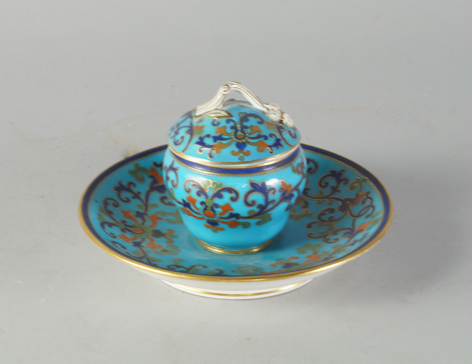 A Minton porcelain ink well, 19th century,