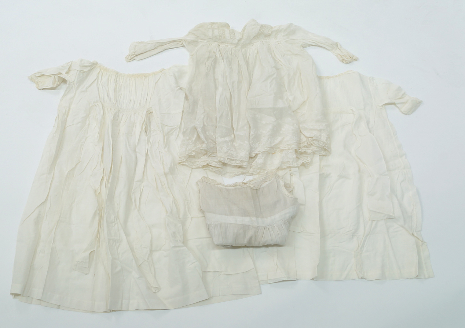 A collection of sixteen various 19th and early 20th century cotton babies gowns (a lot)