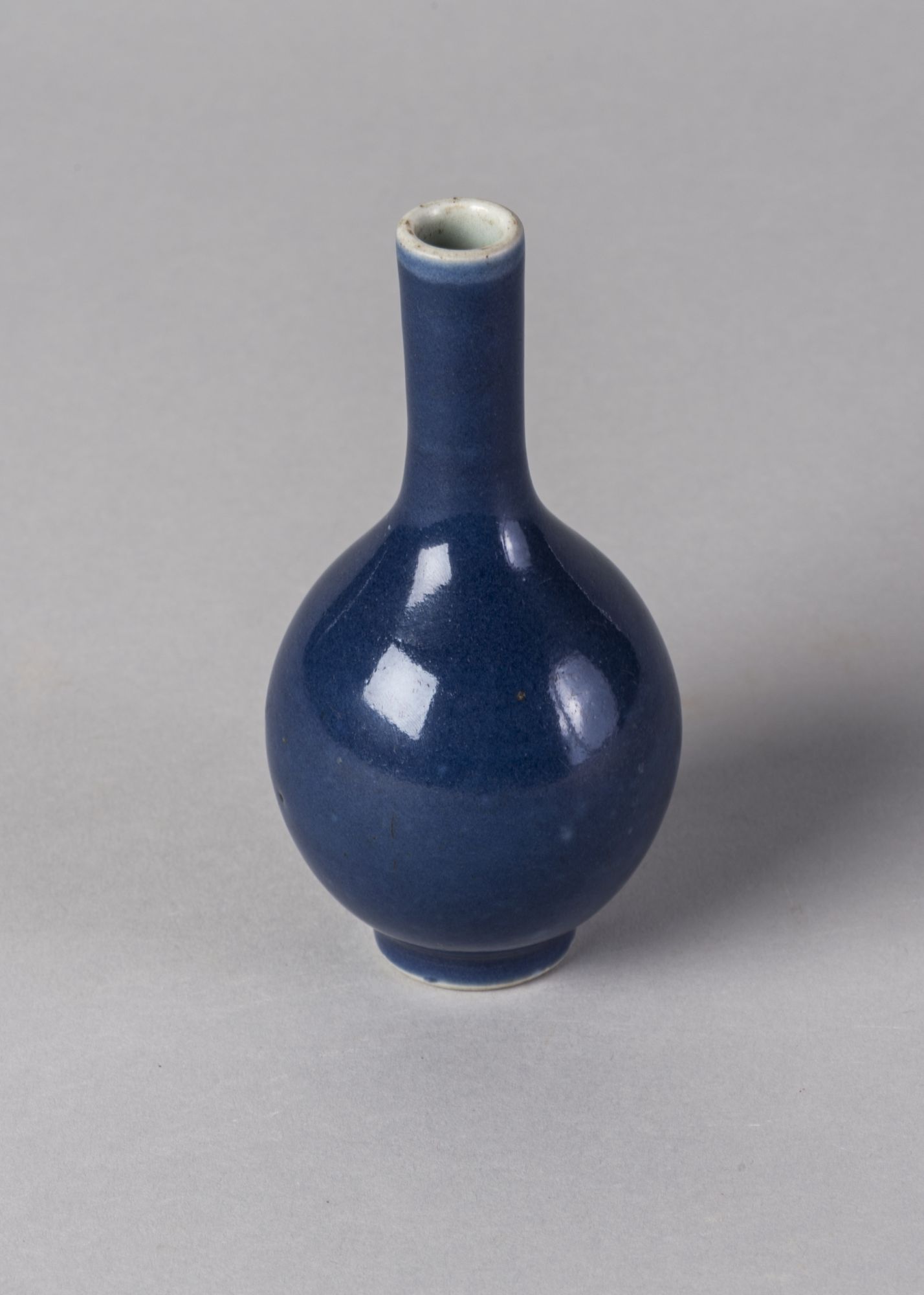 A Chinese porcelain monochrome powder blue bottle vase, 18th century, - Image 2 of 2