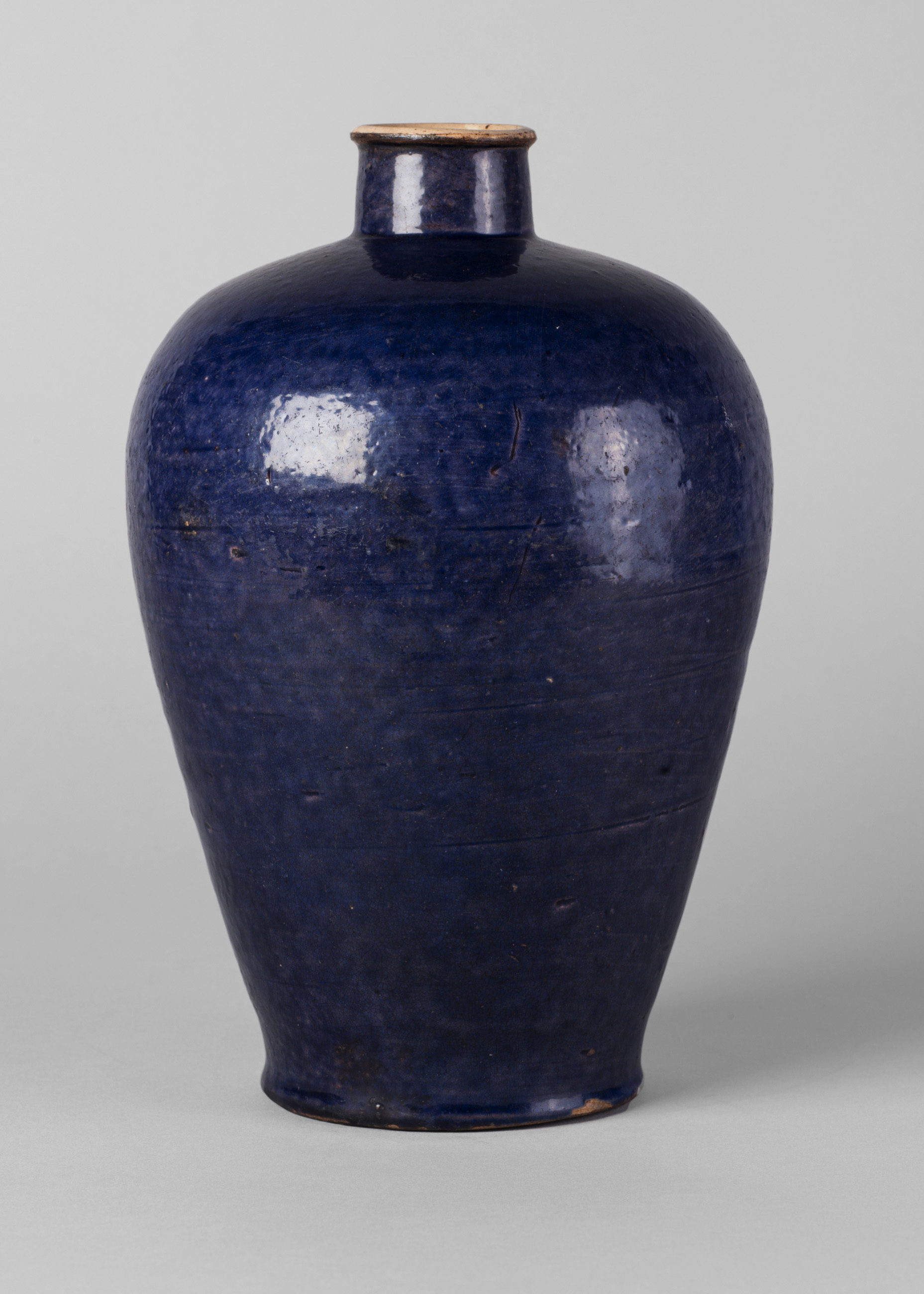 A large Chinese monochrome blue vase, 18th century, with narrow neck,