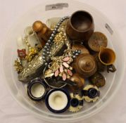 A small quantity of small miscellaneous items including treen