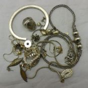 A bag of silver jewellery etc