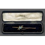 An Edwardian 9 ct gold, seed pearl and aquamarine bar brooch Set with a dragonfly. 7.75 cm long.