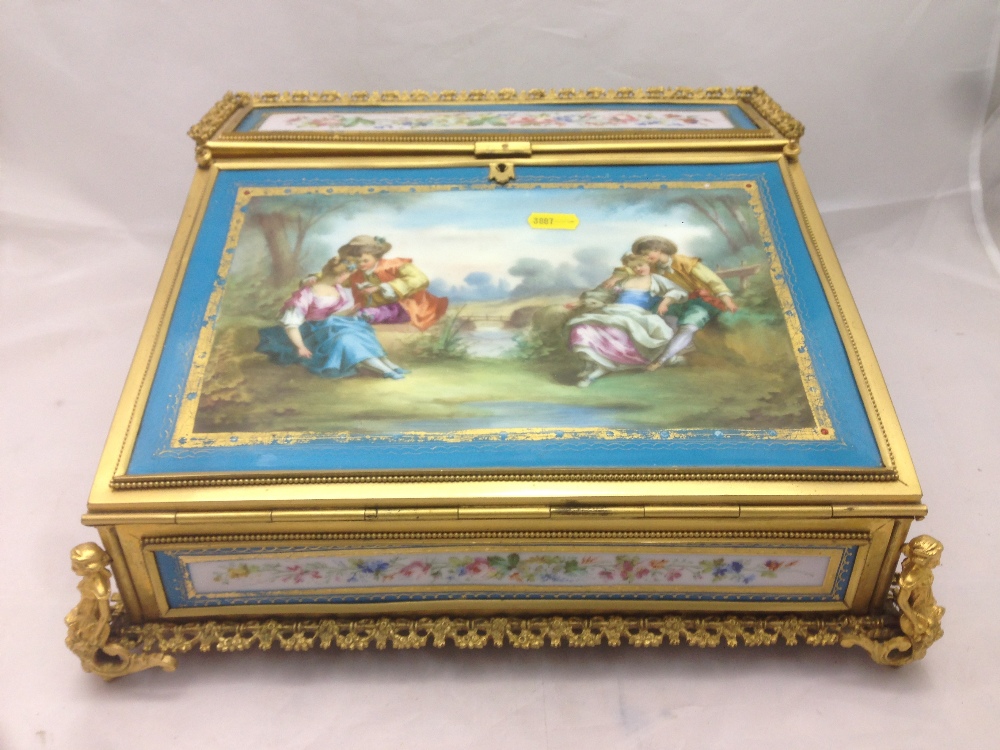 A 19th century ormolu mounted porcelain inset writing slope Inset with Sevres type painted - Bild 2 aus 15