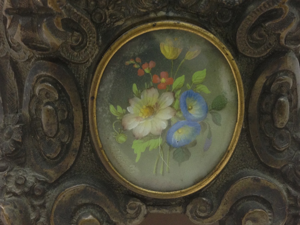 A 19th century painted miniature inset bronze casket The hinged lid inset with a floral miniature, - Bild 9 aus 16