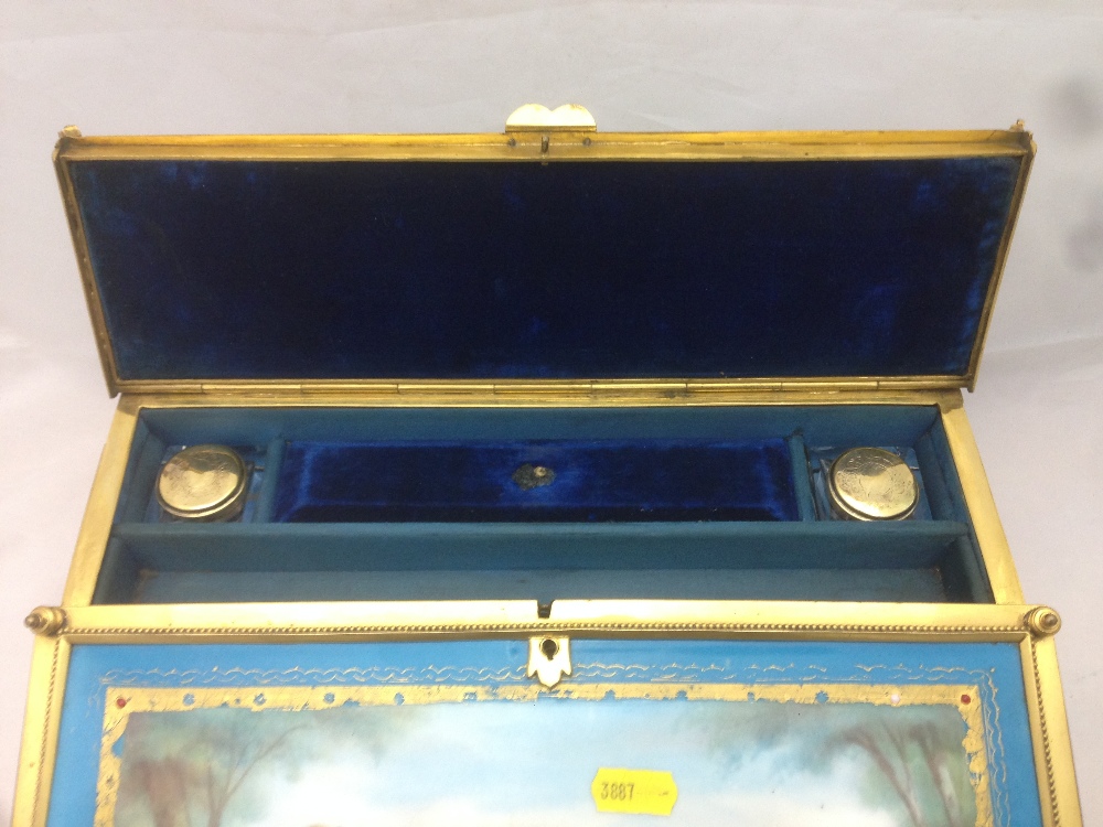 A 19th century ormolu mounted porcelain inset writing slope Inset with Sevres type painted - Bild 6 aus 15
