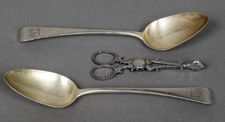 A pair of George III Old English pattern spoons, hallmarked London 1816,