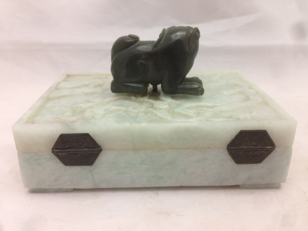 A Chinese carved jade box Of hinged rectangular form, - Image 4 of 8