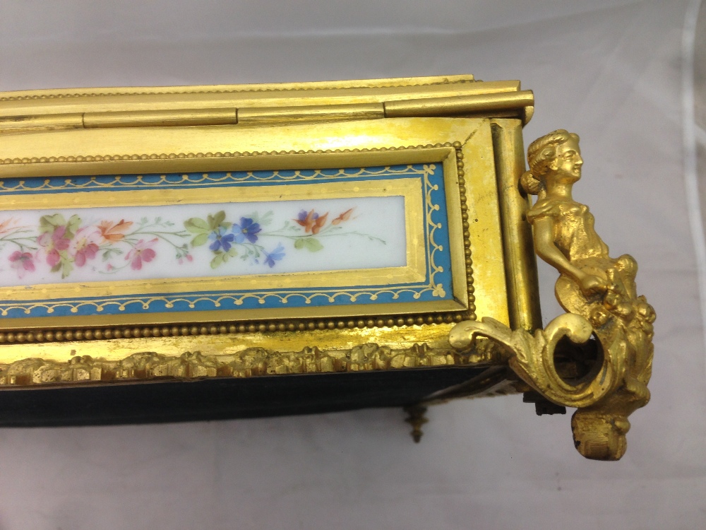 A 19th century ormolu mounted porcelain inset writing slope Inset with Sevres type painted - Bild 15 aus 15