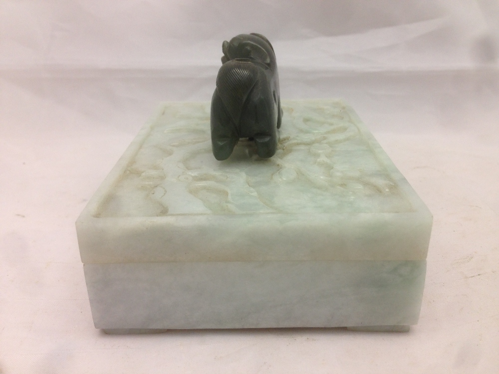 A Chinese carved jade box Of hinged rectangular form, - Image 5 of 8