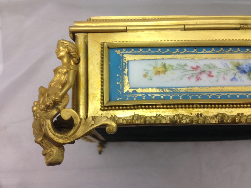 A 19th century ormolu mounted porcelain inset writing slope Inset with Sevres type painted - Bild 14 aus 15