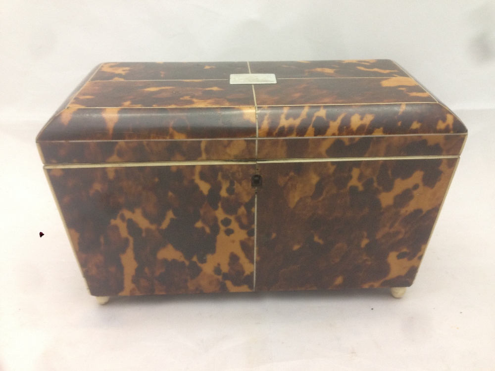 A 19th century tortoiseshell tea caddy The domed hinged rectangular top including two lidded - Bild 2 aus 8