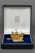 A boxed Astwood Dickinson 18 ct gold brooch Formed as sailing galleon. 4.75 cm wide.