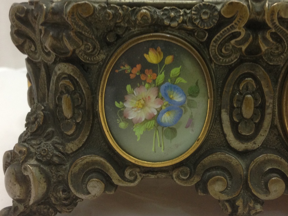 A 19th century painted miniature inset bronze casket The hinged lid inset with a floral miniature, - Bild 11 aus 16