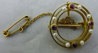 A 15 ct gold brooch