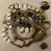 A quantity of jewellery,