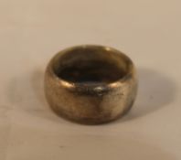 A gentleman's silver wedding band