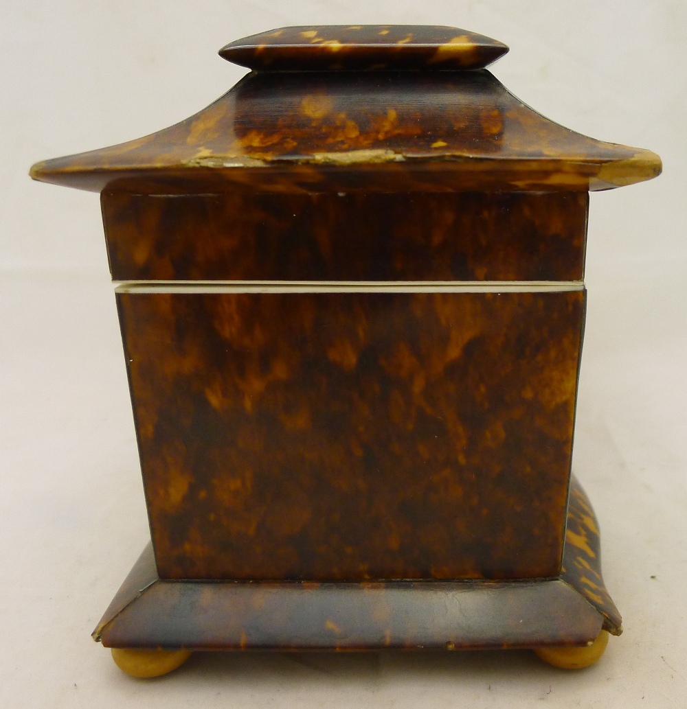 An early 19th century tortoiseshell tea caddy Of serpentine form, - Bild 3 aus 9