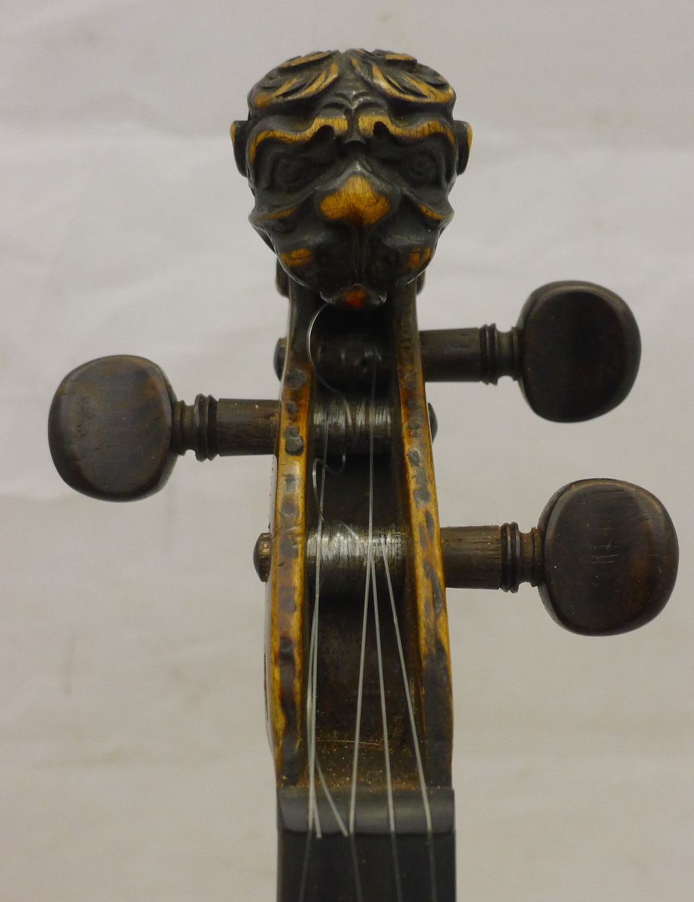 A 19th century violin With single piece back and lion carved stock; together with a bow, - Bild 3 aus 13