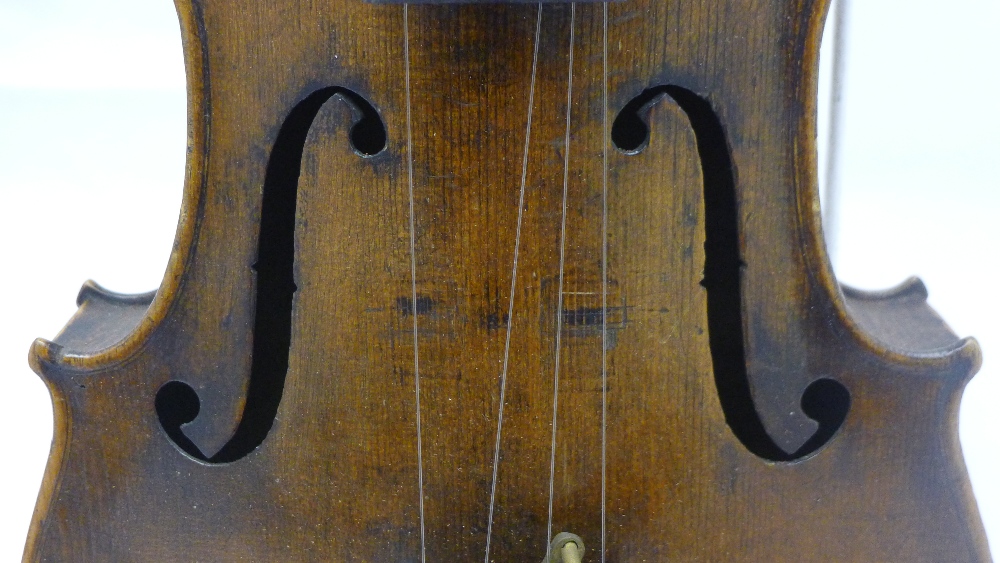 A 19th century violin With single piece back and lion carved stock; together with a bow, - Bild 4 aus 13