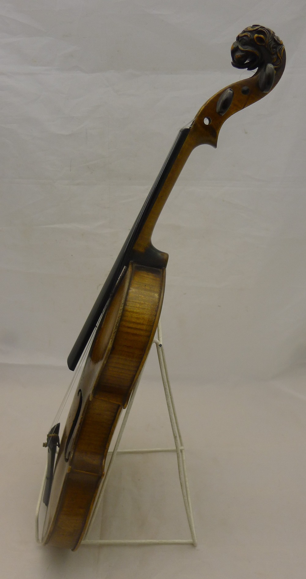 A 19th century violin With single piece back and lion carved stock; together with a bow, - Bild 10 aus 13