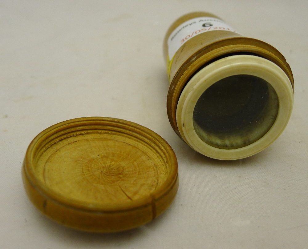 An 18th century ivory and paste board two-part telescope Housed in original treen screwed wooden - Image 4 of 7