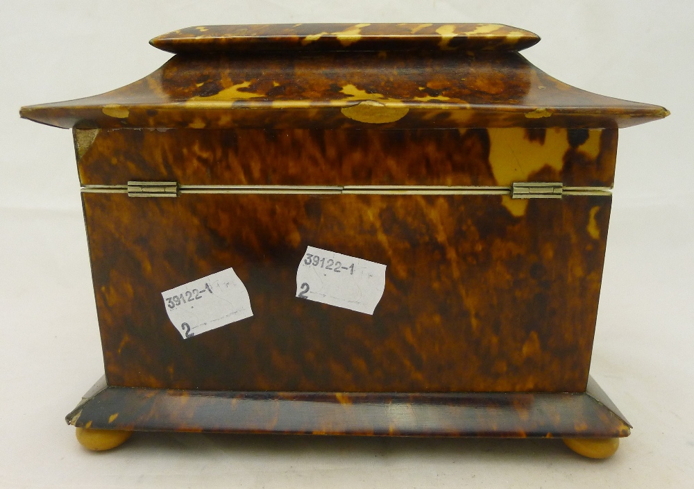 An early 19th century tortoiseshell tea caddy Of serpentine form, - Bild 4 aus 9