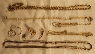 A quantity of various 9 ct gold jewellery including chains