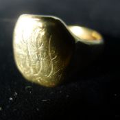 A 9 ct gold gentleman's signet ring