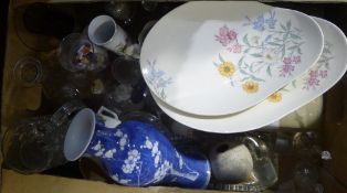 A box of miscellaneous china,