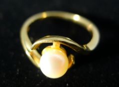 A 9 ct gold and pearl ring