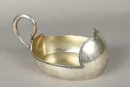An early 20th century Russian silver kovsh, with 84 standard Kokoshnik mark for Moscow,