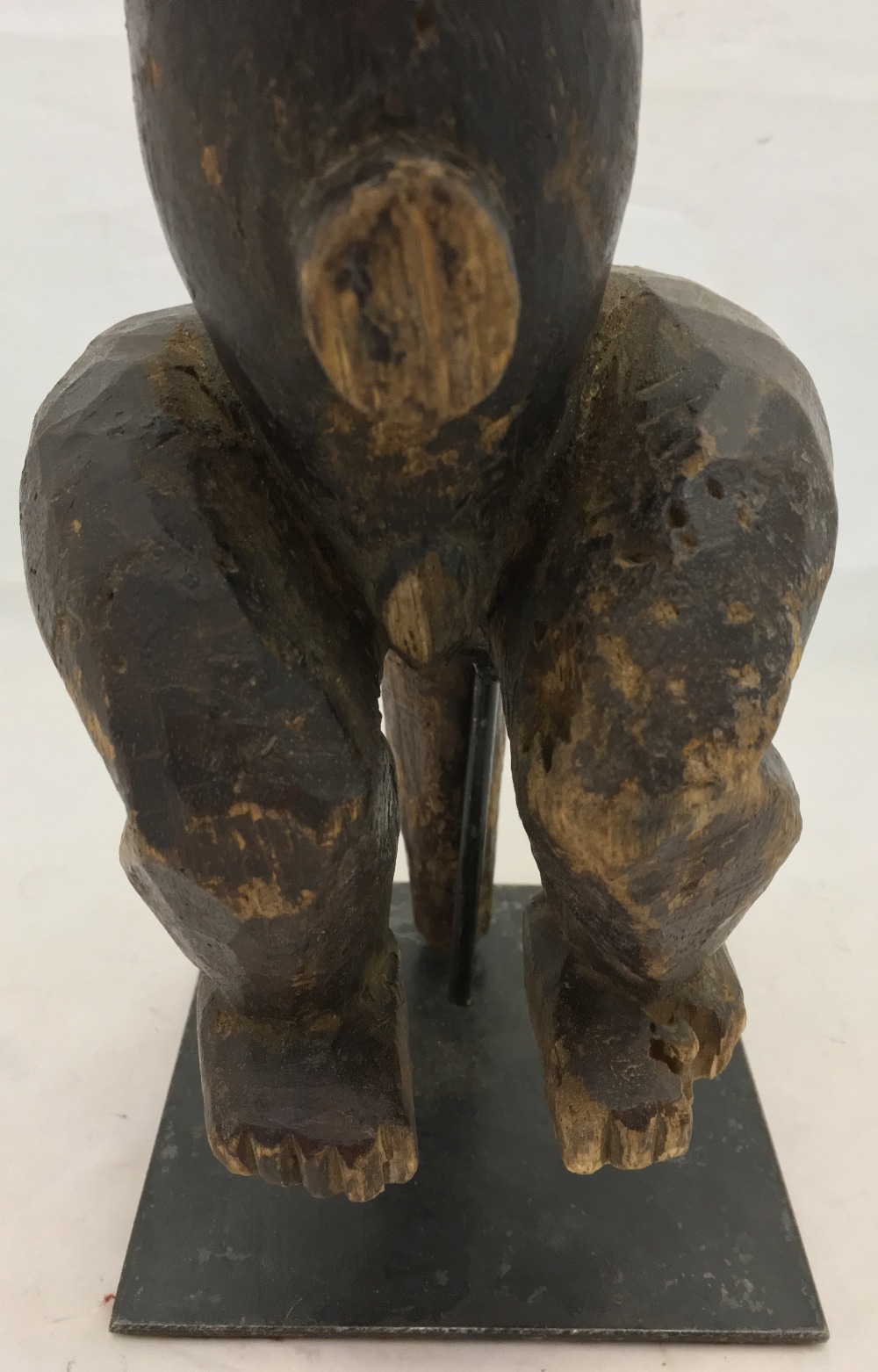 An African tribal figure Formed as a seated male holding a cup, mounted on a later display stand. - Bild 9 aus 9