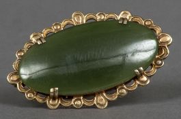 An unmarked gold and jade brooch Of pierced oval form. 3.5 cm wide.