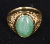 An 18K gold and jade ring