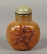 A Chinese carved agate snuff bottle and