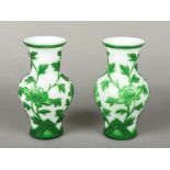 A pair of Chinese Peking glass vases Ea