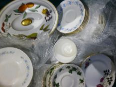 A quantity of decorative tea and dinner wares