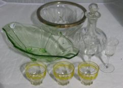 A small quantity of decorative glassware
