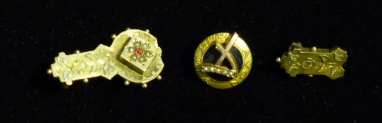 A 9 ct gold Avon Highest Honour Badge,