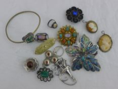 A quantity of silver jewellery