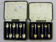 A cased set of six coffee spoons;