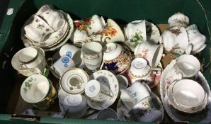 A quantity of decorative china