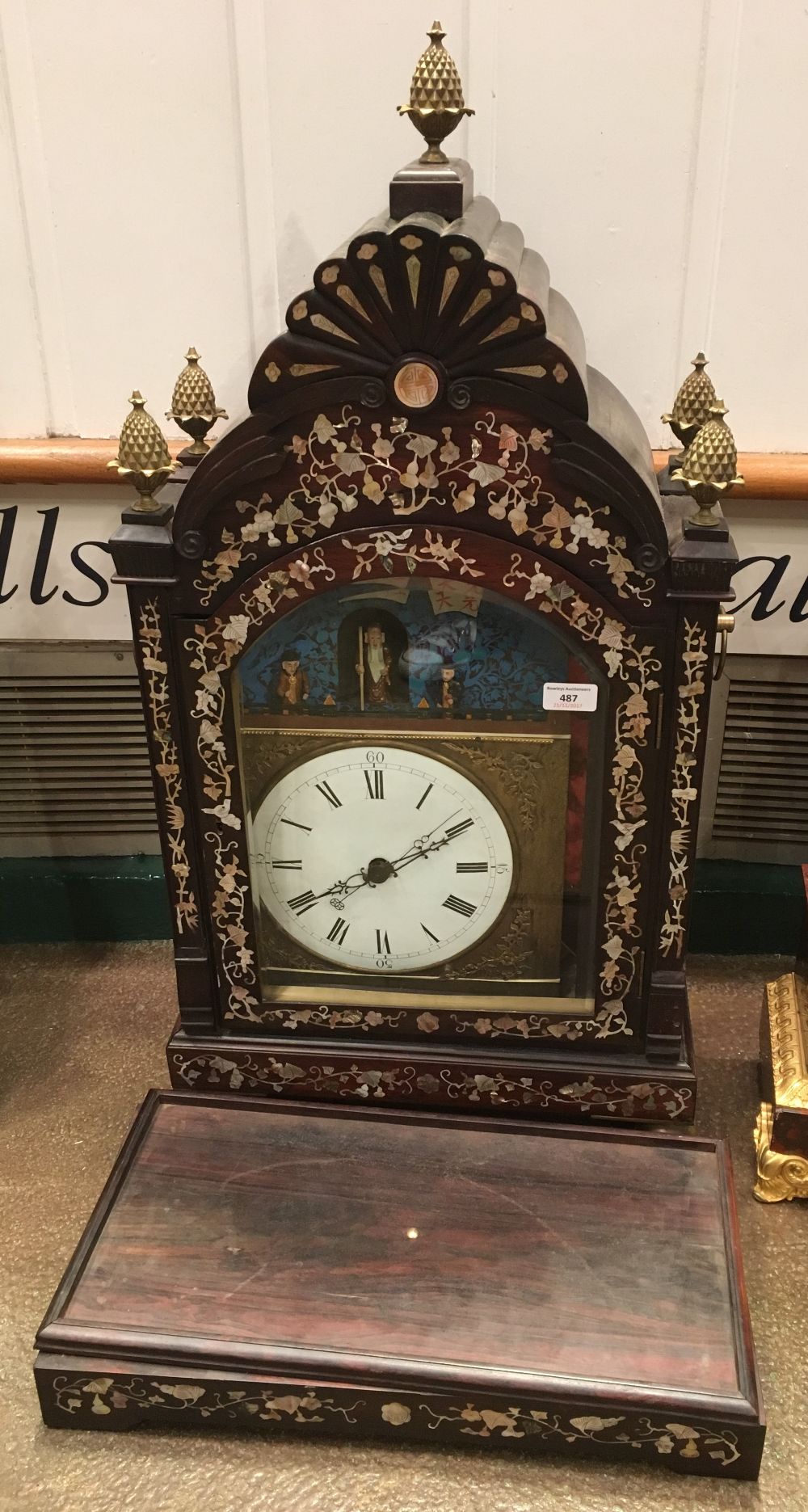 A Chinese mother-of-pearl inlaid hardwood cased automaton table clock The 8 1/2 inch white painted - Bild 2 aus 11