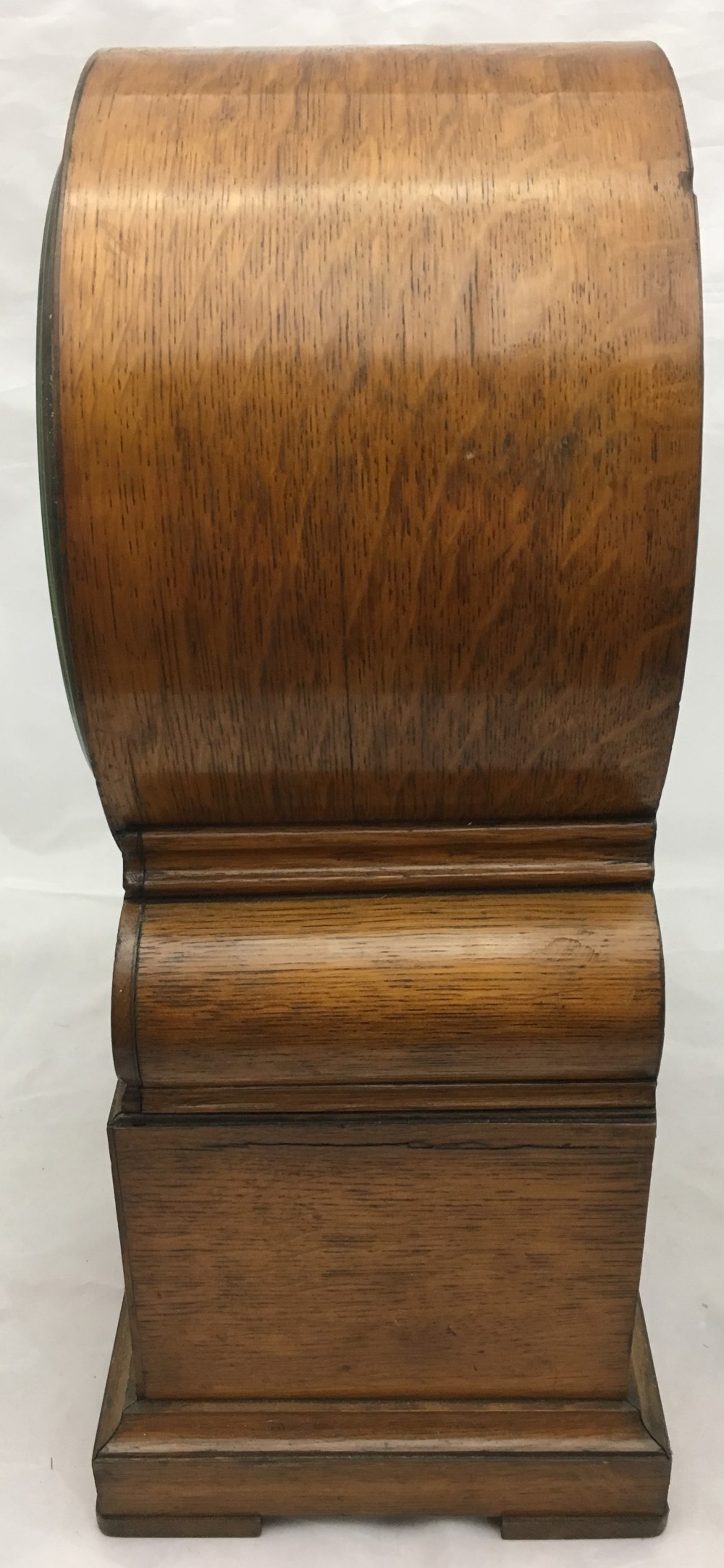 A Victorian oak cased bracket clock The white dial with Roman numerals inscribed Arnold 8? Strand, - Bild 11 aus 13