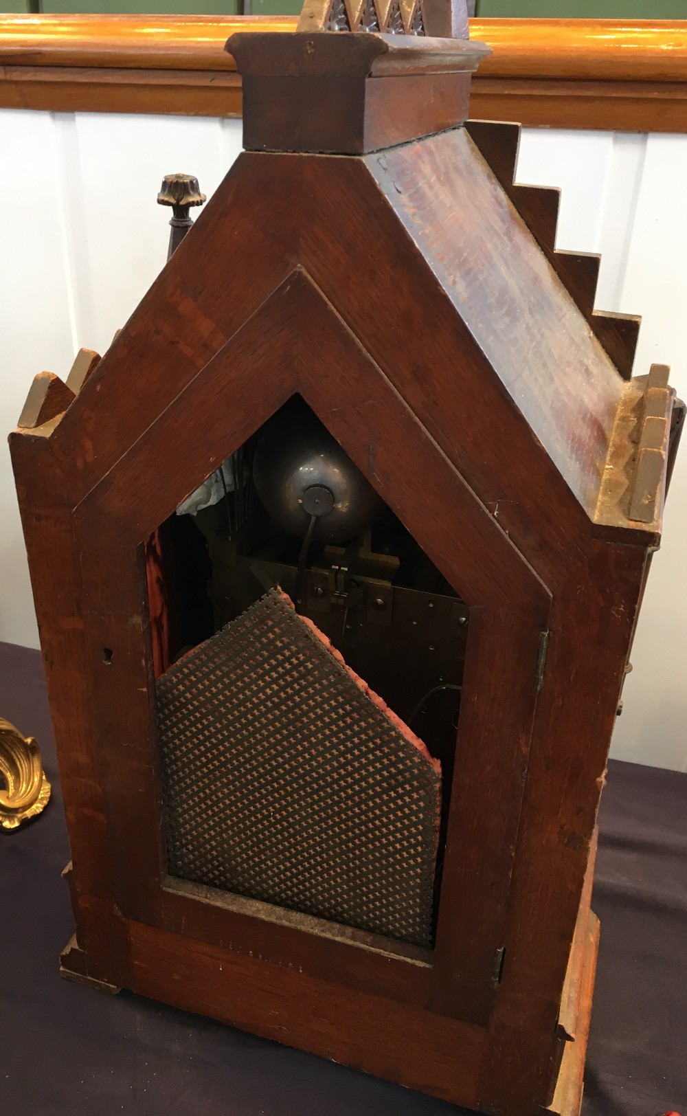 A Victorian oak Gothic architectural cased chiming bracket clock The silvered dial with Roman - Bild 5 aus 12