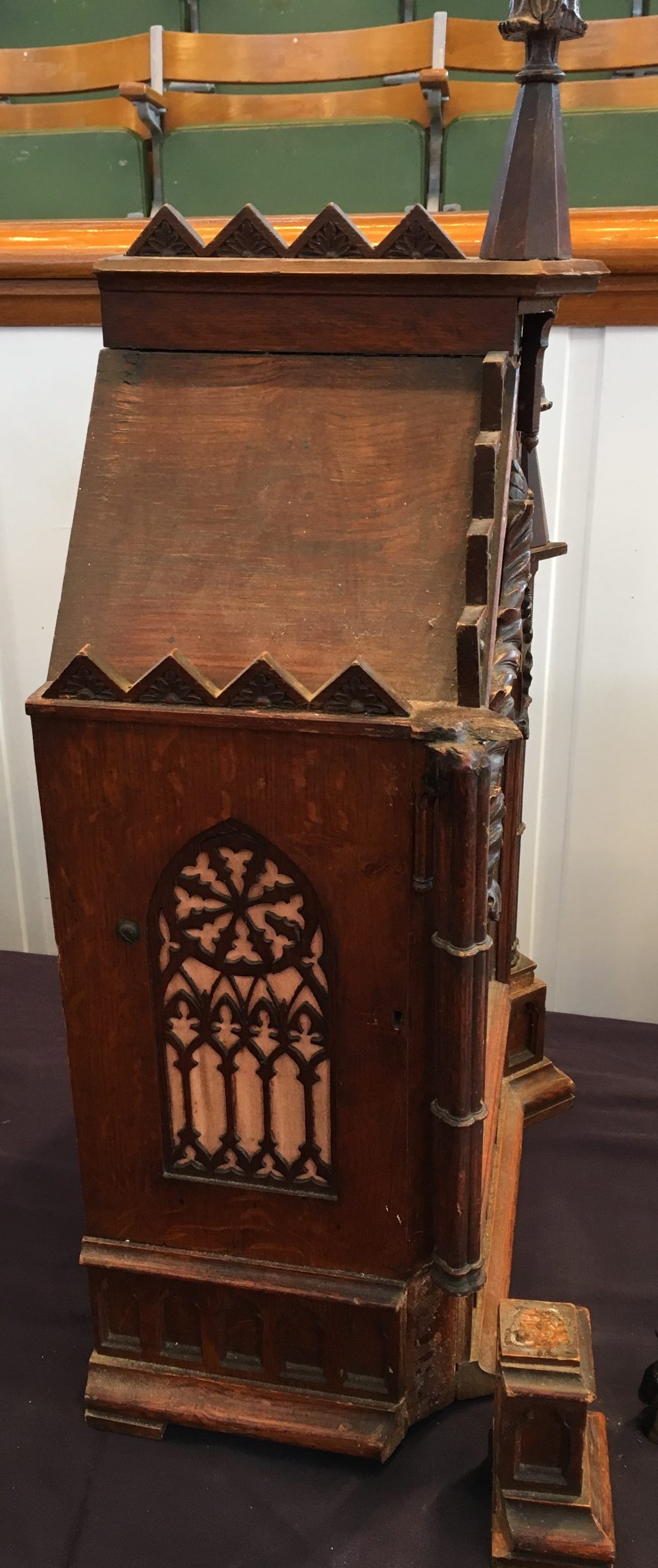 A Victorian oak Gothic architectural cased chiming bracket clock The silvered dial with Roman - Bild 4 aus 12