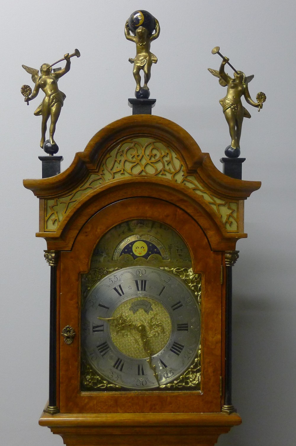 A small Dutch burr walnut cased longcase clock The brass dial with silvered chapter ring with Roman - Bild 2 aus 2